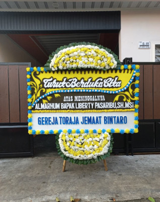 Papan Bunga Duka di Teluk Bintan